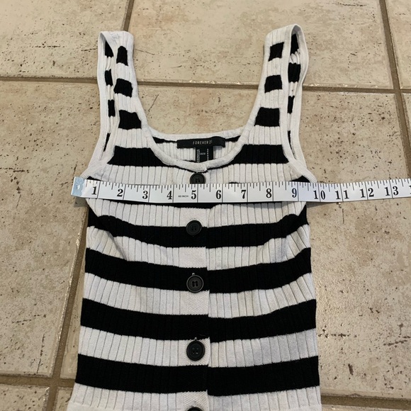 💜 Forever 21 Black and White Striped Knit Button-Up Crop Top, Size Small - Picture 3 of 5